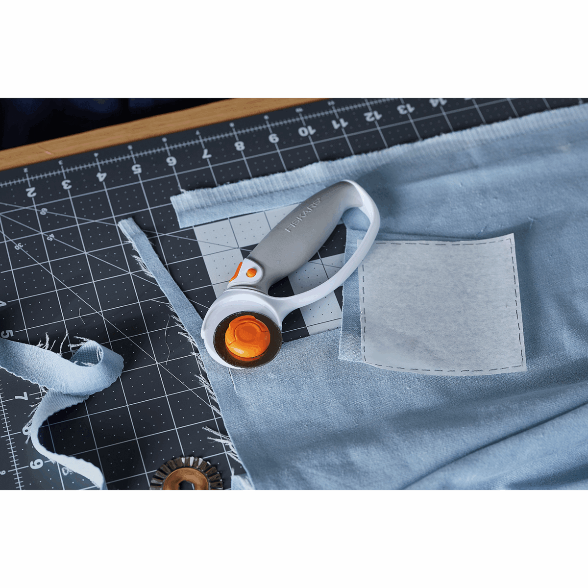 Fiskars Rotary cutter, Titanium: Loop Softgrip®: 45mm-Accessories-Jelly Fabrics